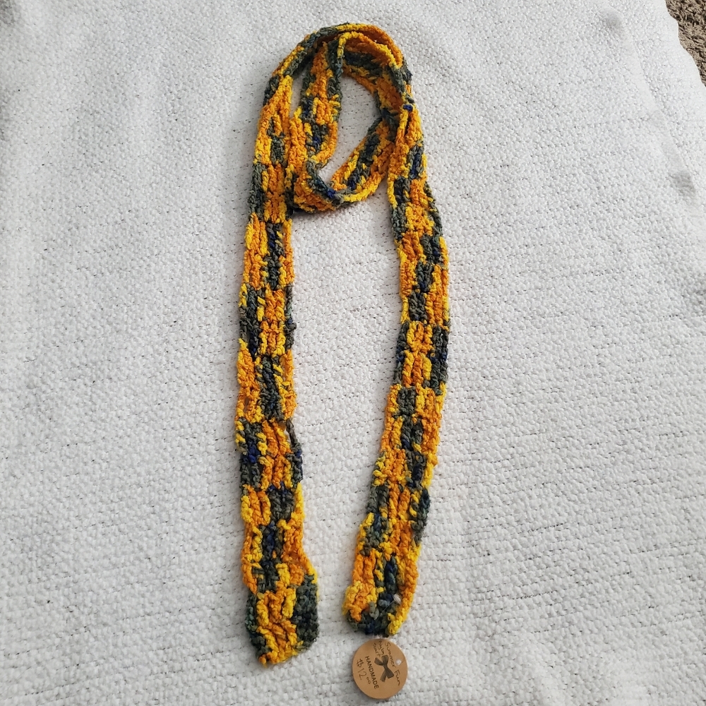 Soft short scarf
